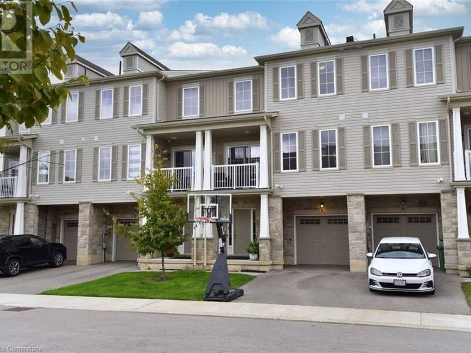 8 SHARP Drive, Ancaster, Ontario L9K 0J9