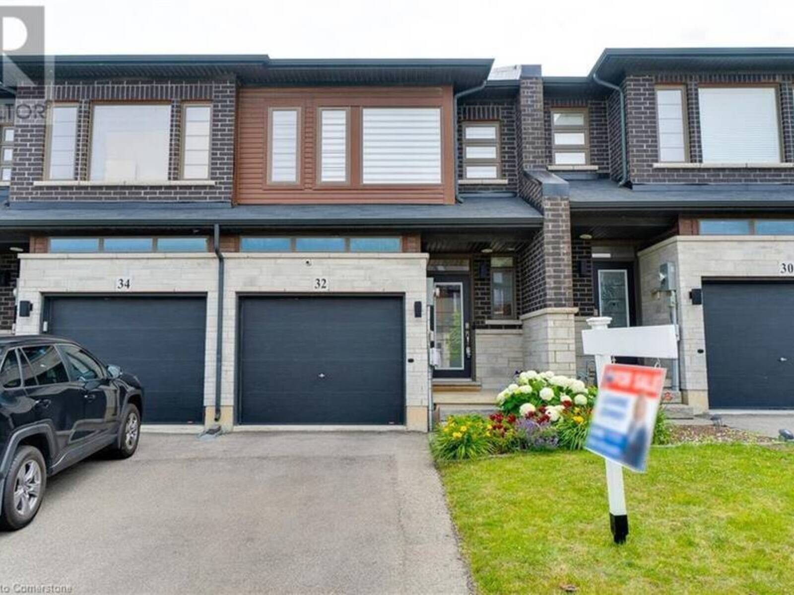 32 GREENWICH Avenue, Stoney Creek, Ontario L8J 0L5