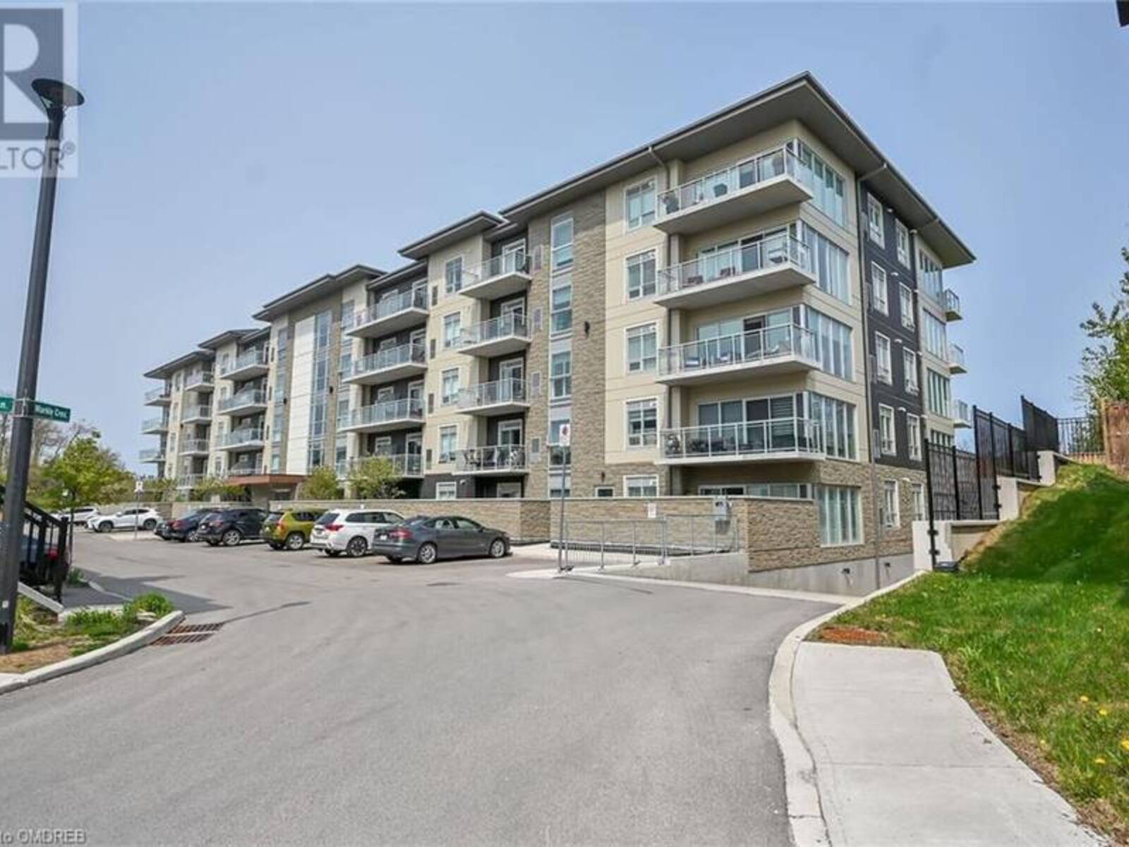 16 MARKLE Crescent Unit# 303, Ancaster, Ontario L9G 0H4