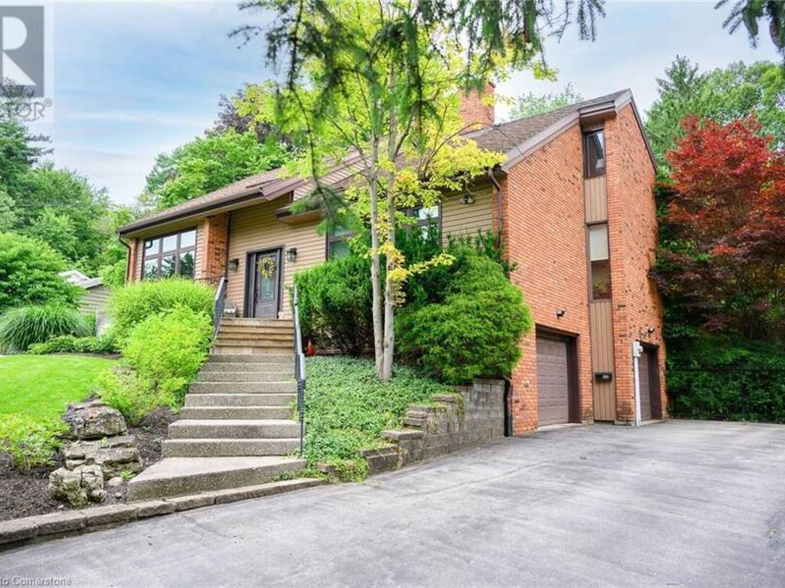 101 HILLCREST Avenue, Dundas, Ontario L9H 4X4