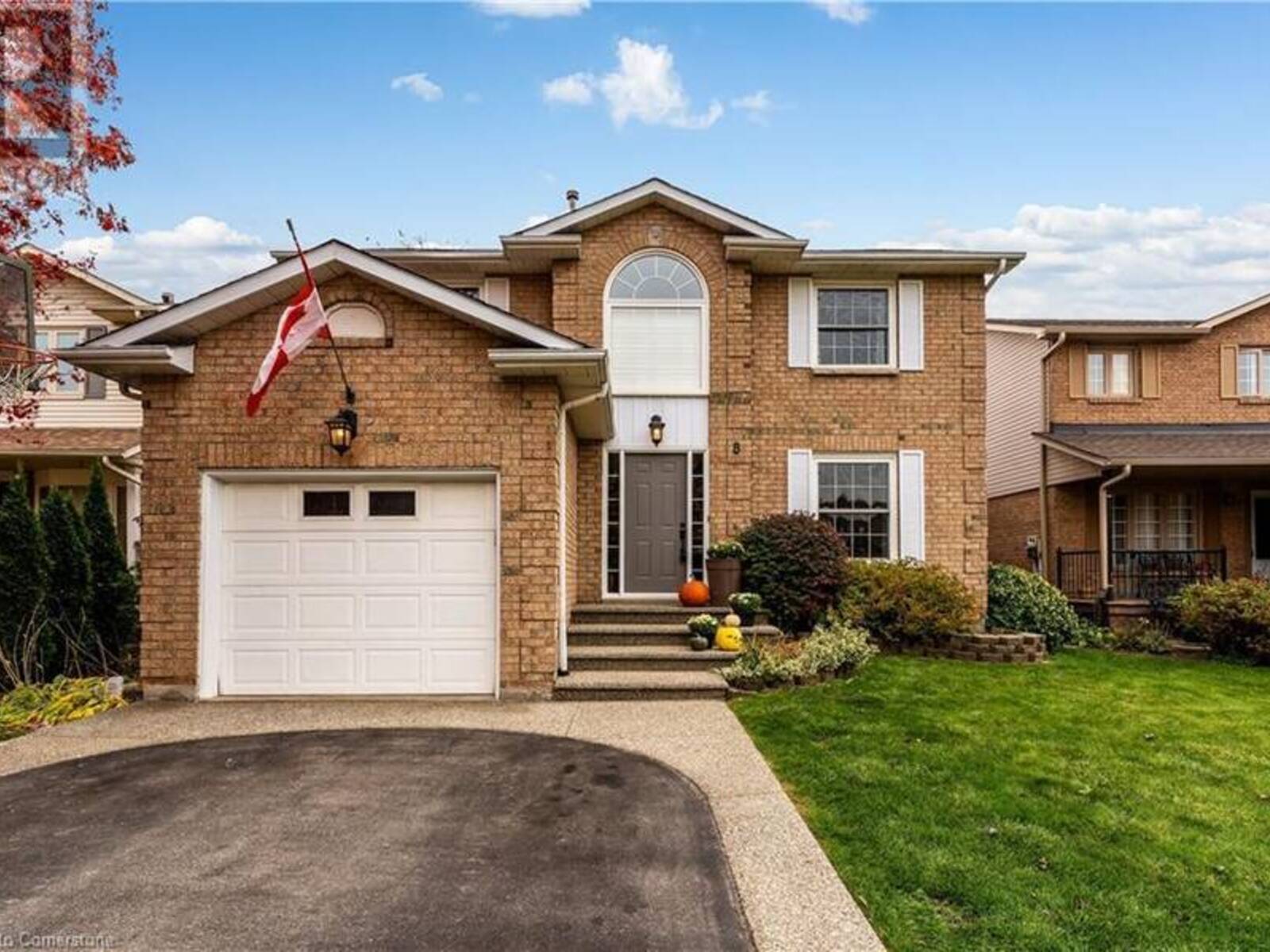 8 KARSH Crescent, Waterdown, Ontario L8B 0E2