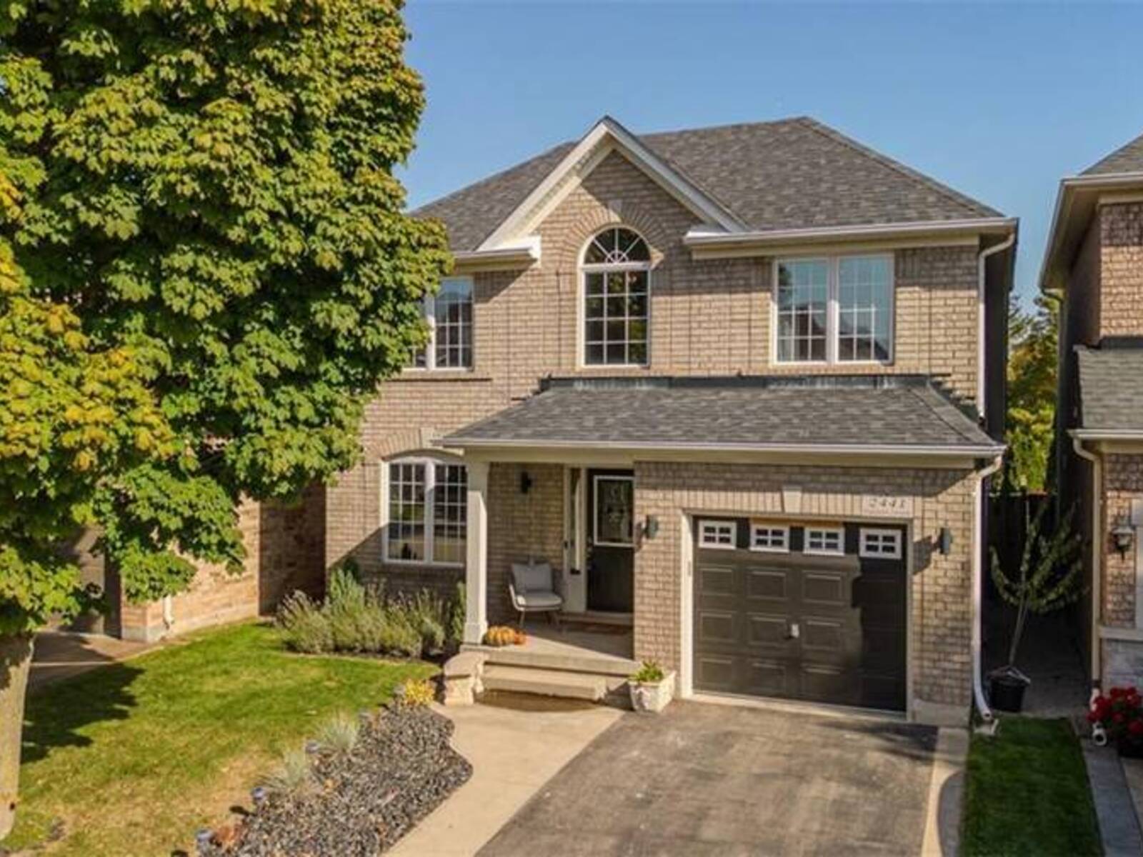 2441 FALKLAND Crescent, Oakville, Ontario L6M 4Y3