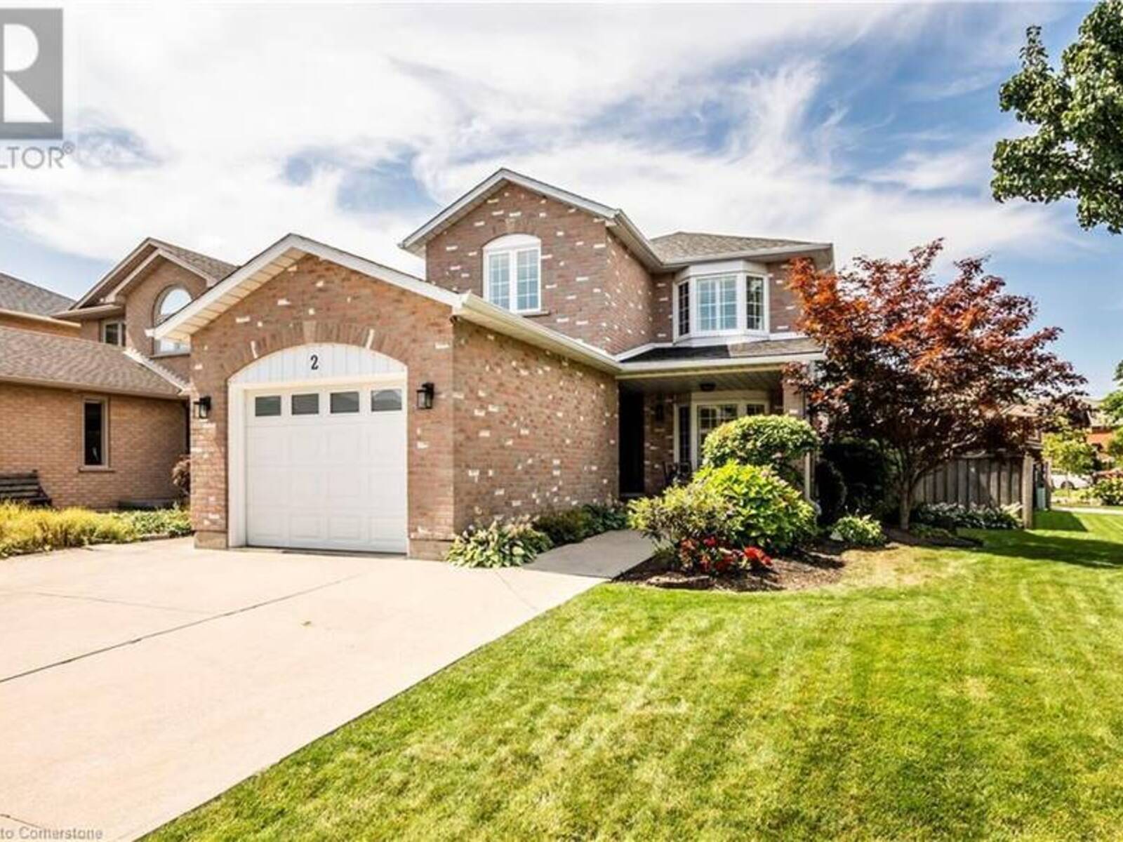 2 AQUASANTA Crescent, Hamilton, Ontario L9B 2K8