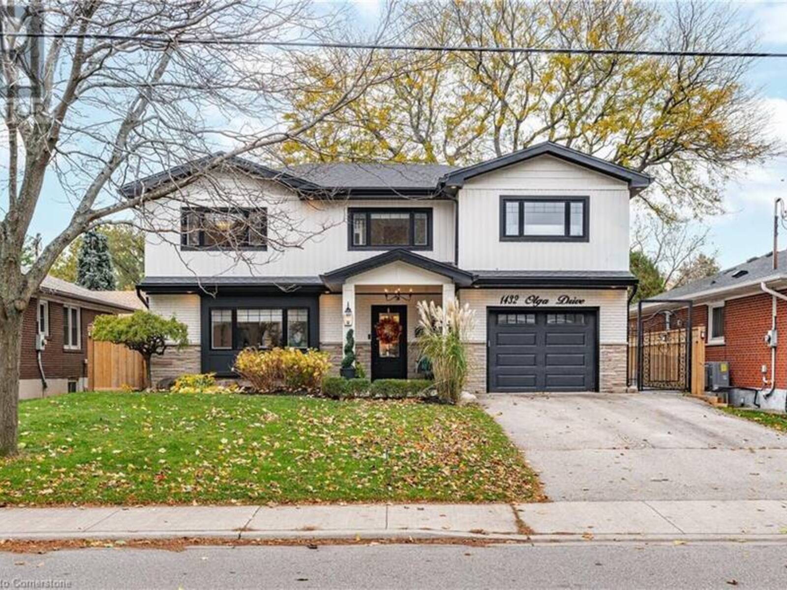 1432 OLGA Drive, Burlington, Ontario L7S 1L3