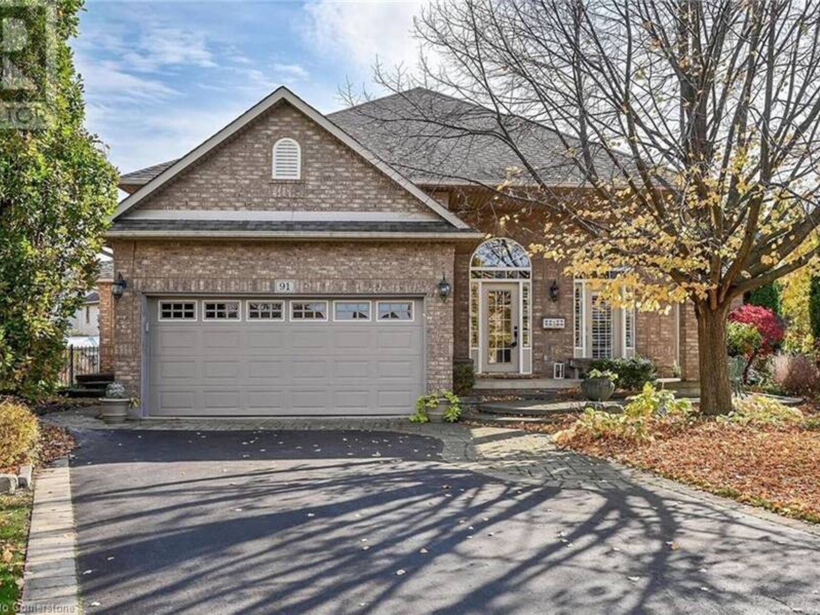 91 SOUTHCREEK Court, Ancaster, Ontario L9K 1M2