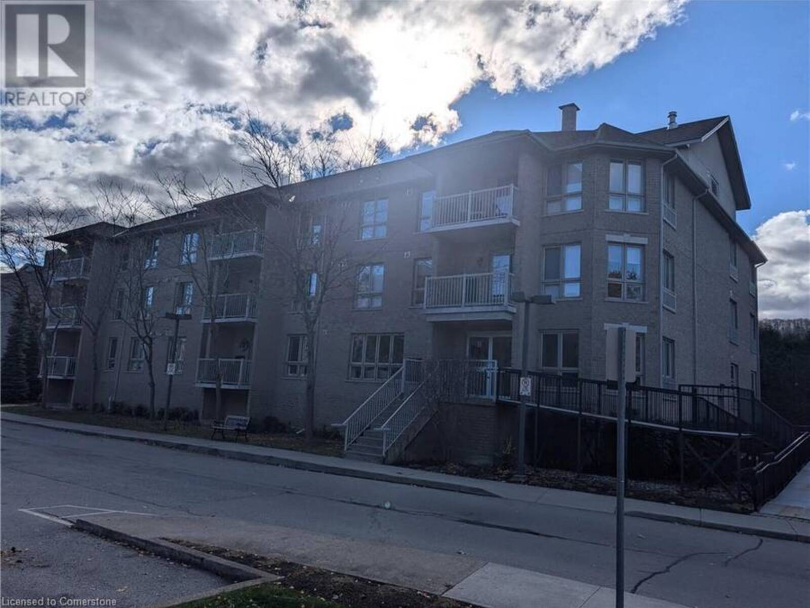 56 KERMAN Avenue Unit# 312, Grimsby, Ontario L3M 0A1