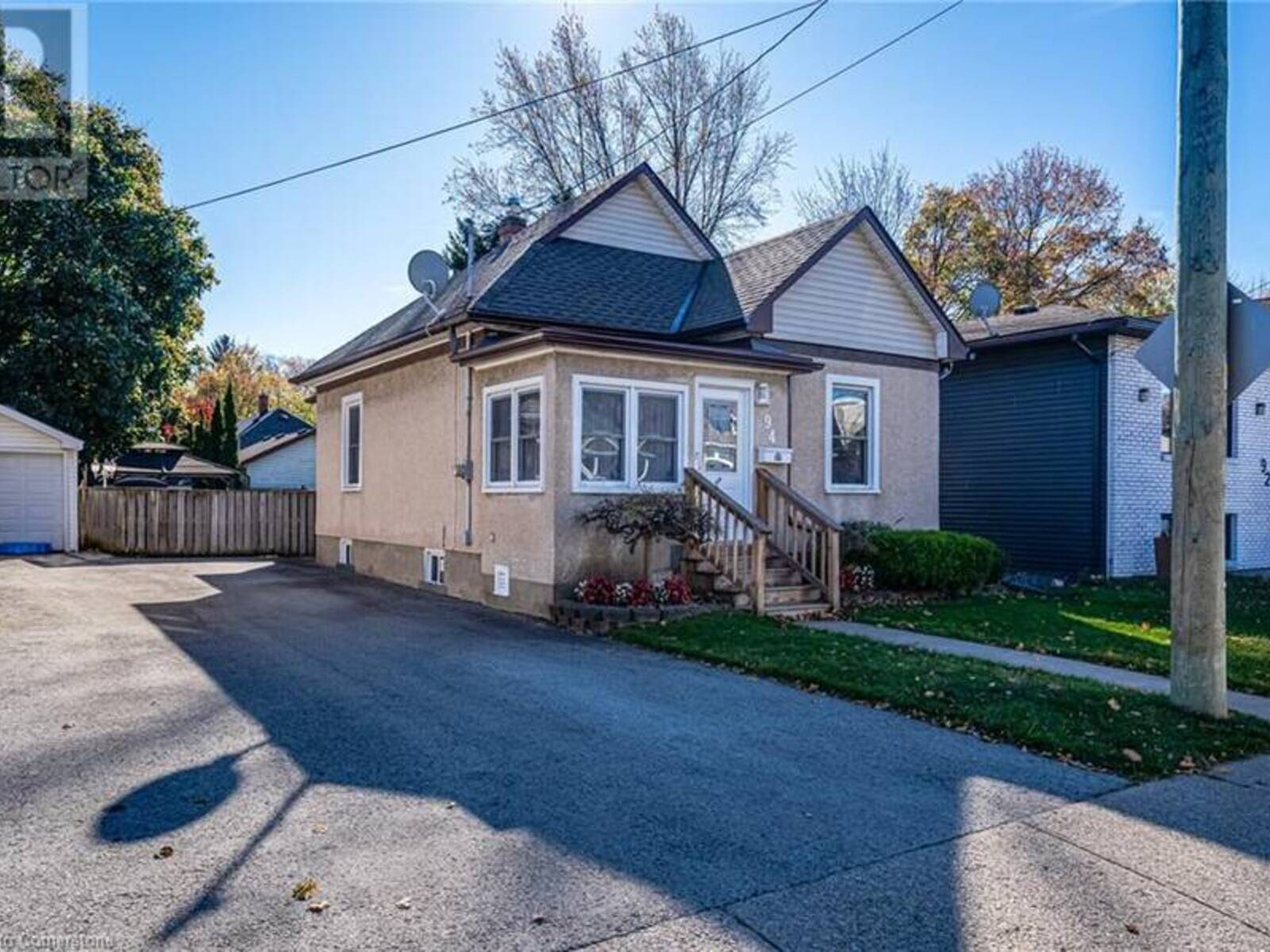 94 PLEASANT Avenue, St. Catharines, Ontario L2R 1Y1