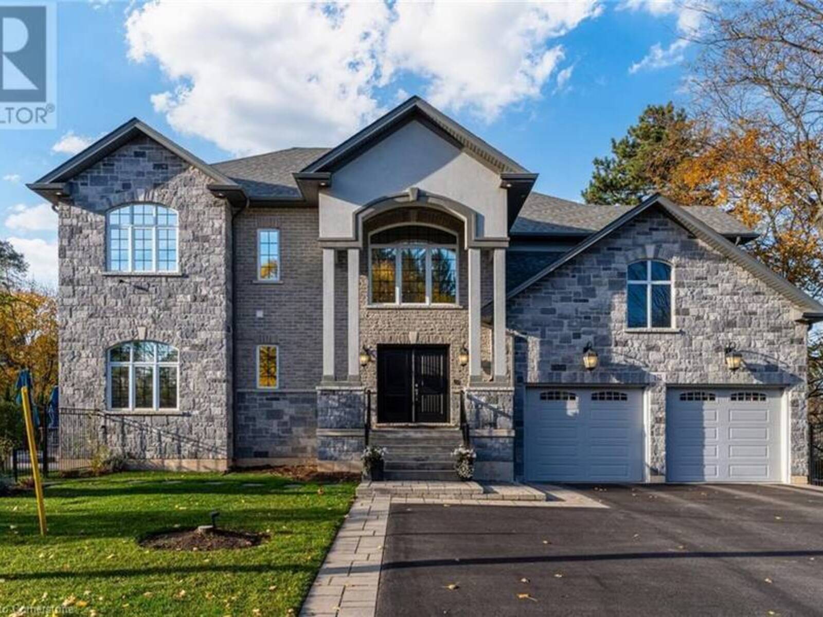 175 OAKHILL Place, Ancaster, Ontario L9G 1C8