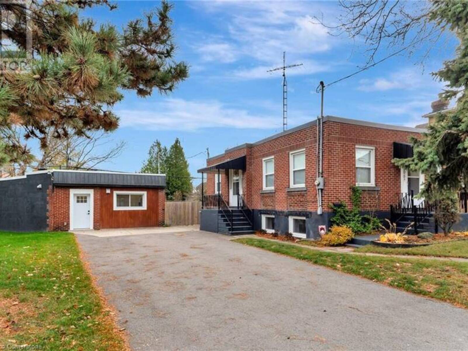 306 PALING Avenue, Hamilton, Ontario L8H 5J9