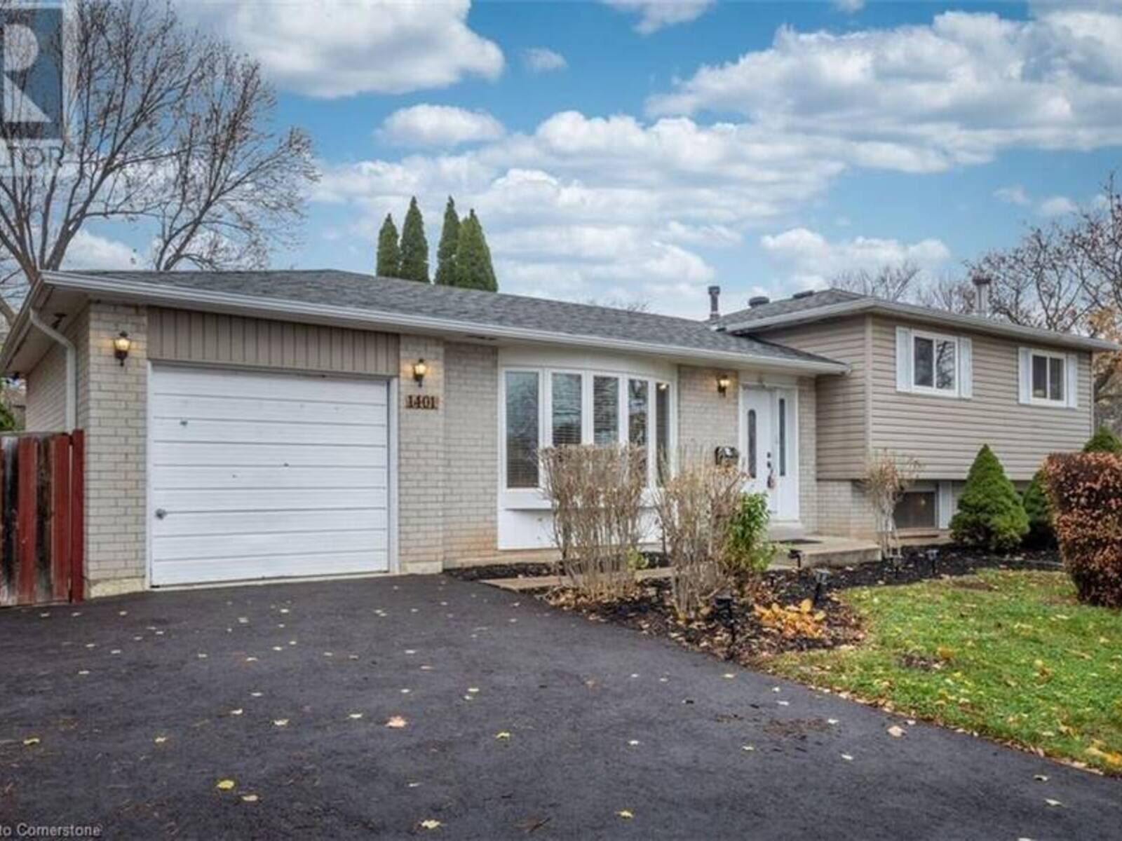 1401 THORNTON RD, Burlington, Ontario L7M 1N6