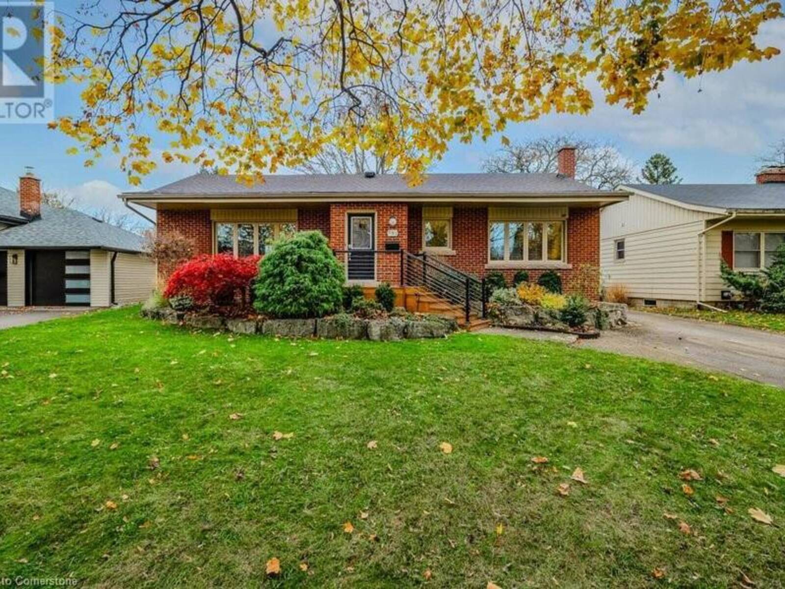 957 SANFORD Drive, Burlington, Ontario L7T 3G7