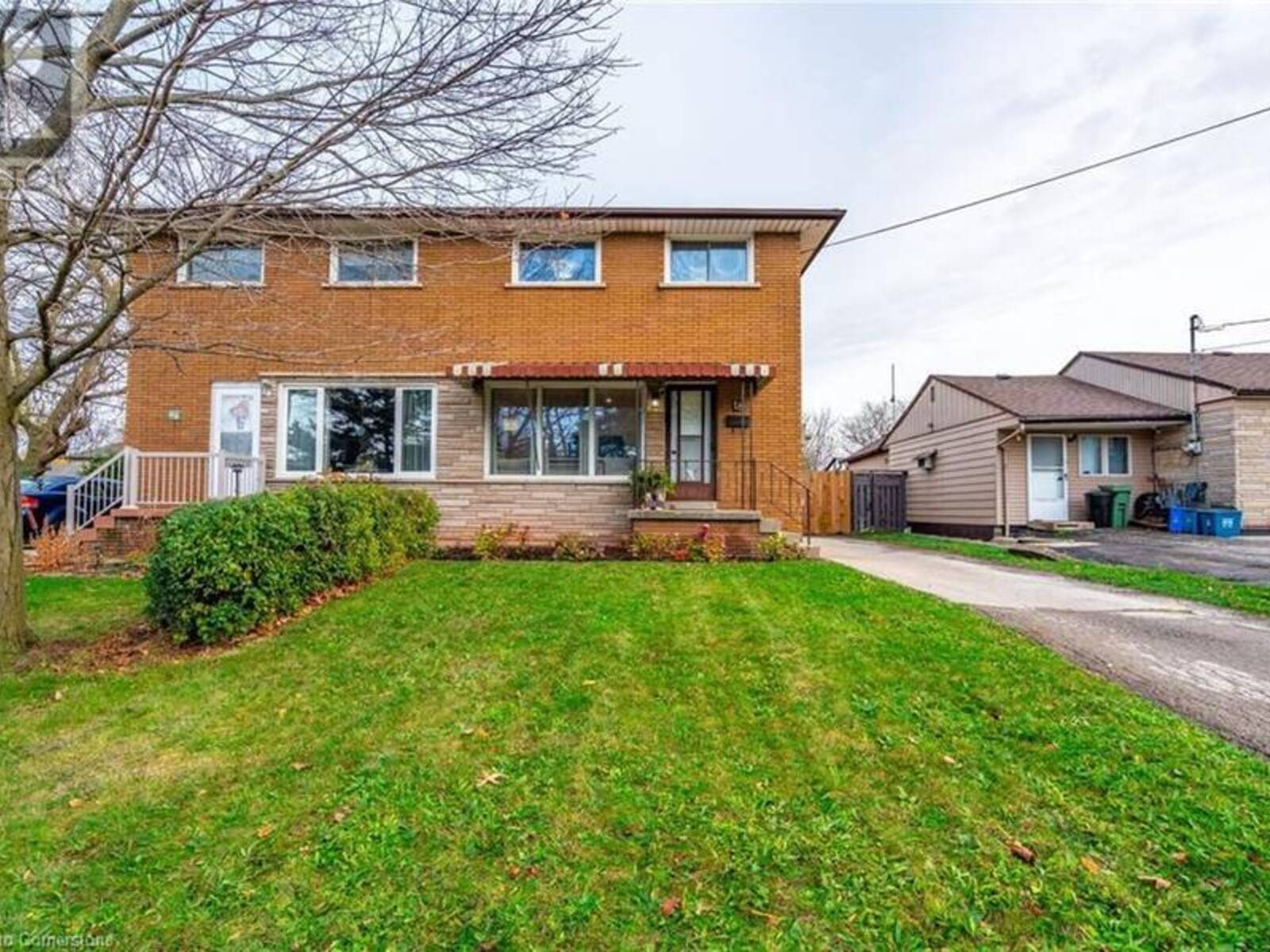 18 WARWICK Road, Stoney Creek, Ontario L8E 1Y3