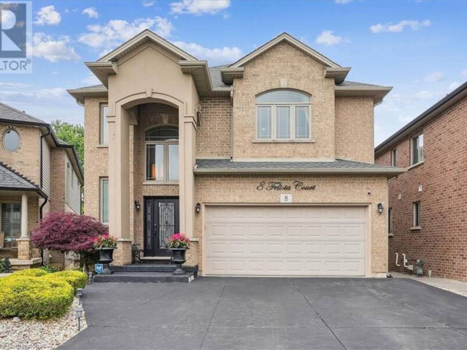 8 FELICIA Court, Hamilton, Ontario L9B 0B6