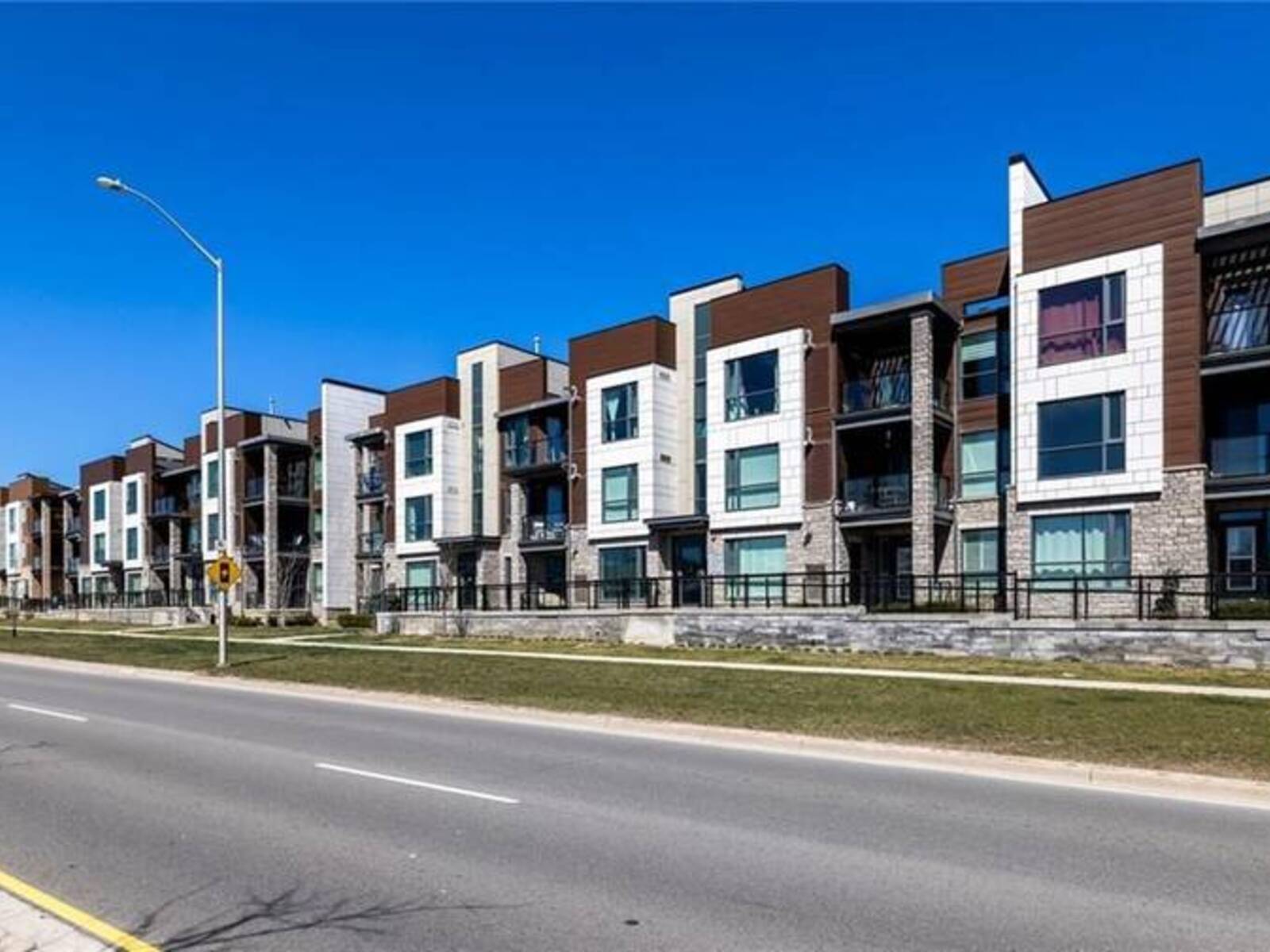 2375 BRONTE ROAD Unit# 204, Oakville, Ontario L6M 1P5