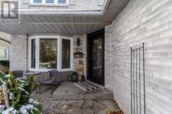 504 MATHEWMAN Crescent | Burlington Ontario | Slide Image Four