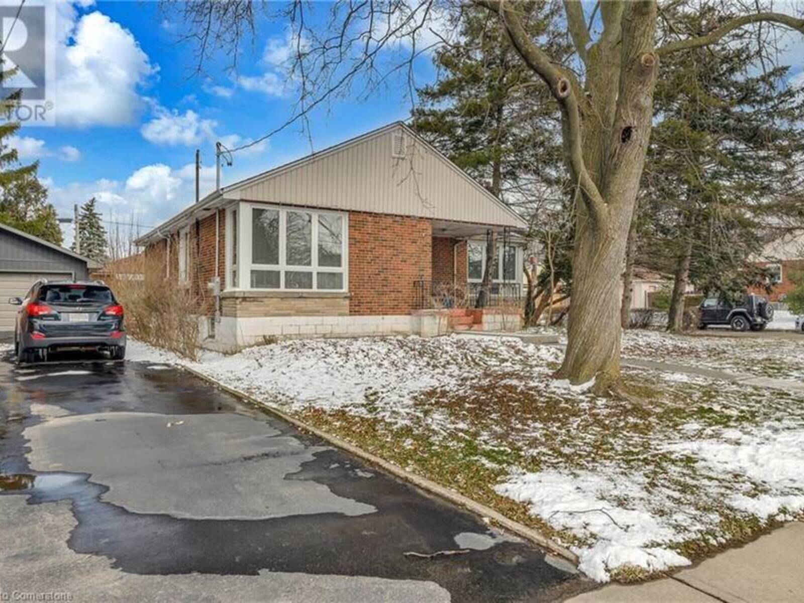 9 MULOCK Avenue, Hamilton, Ontario L8T 1H2