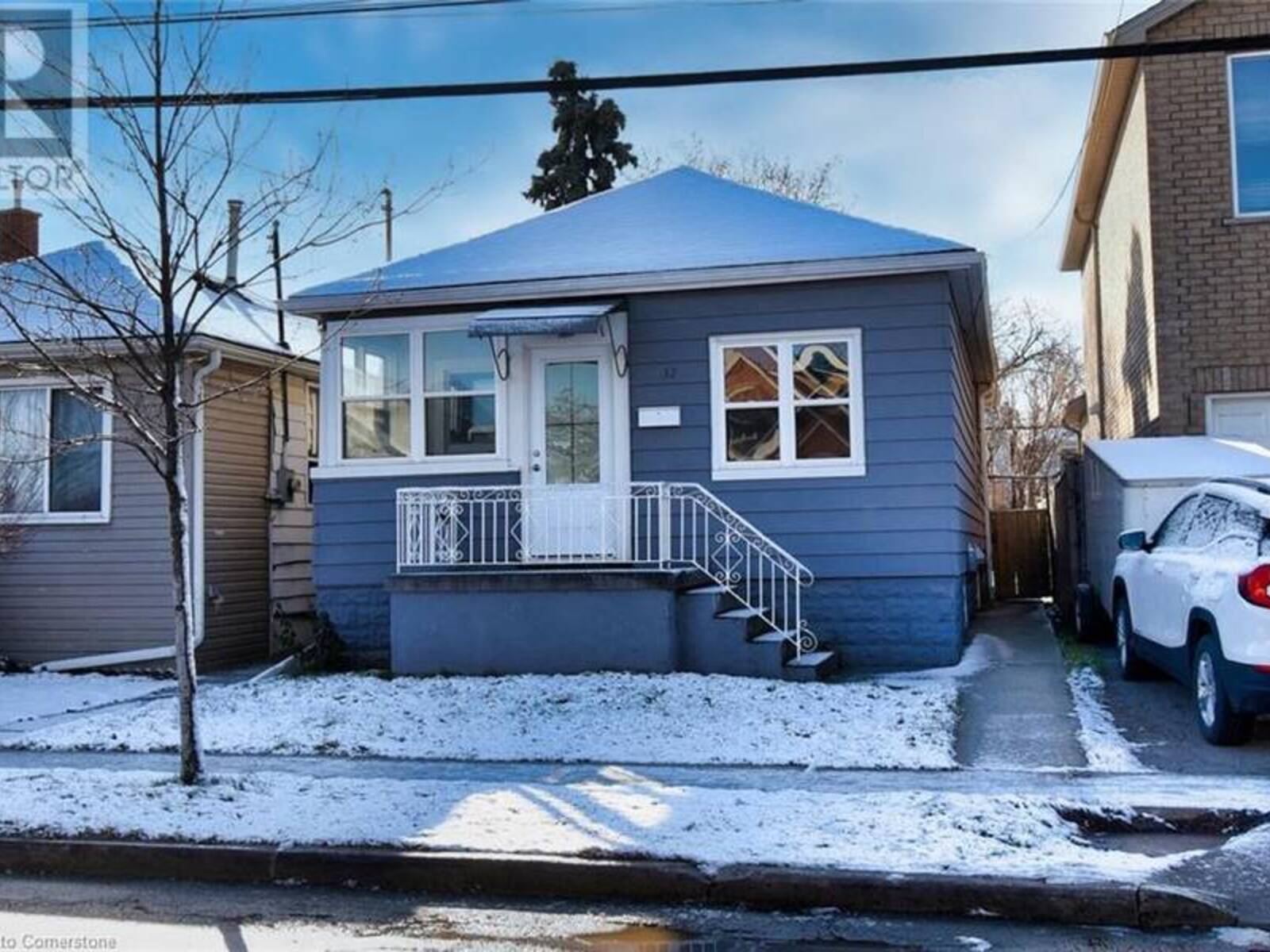 32 VANSITMART Avenue, Hamilton, Ontario L8H 3A3