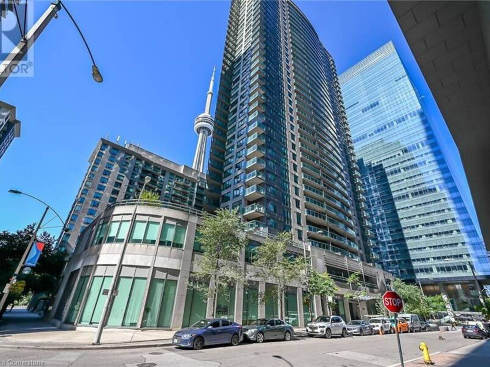 30 GRAND TRUNK Crescent Unit# 709, Toronto, Ontario M5J 3A4