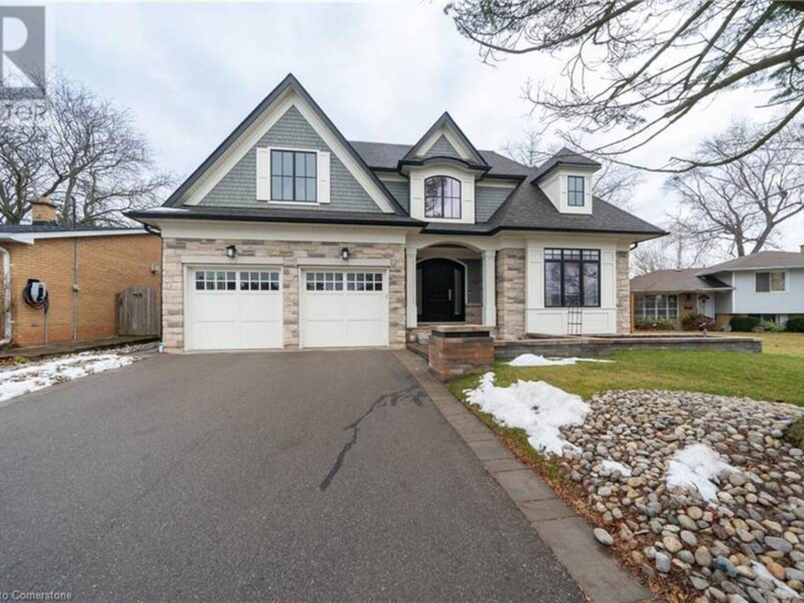 417 SCARSDALE Crescent, Oakville, Ontario L6L 3W6