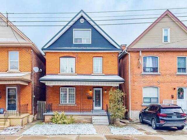 38 FAIRLEIGH Avenue N Hamilton Ontario, L8L 6H2