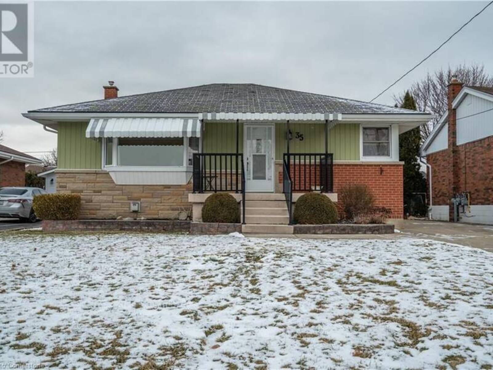 35 WILDEWOOD Avenue, Hamilton, Ontario L8T 1X4