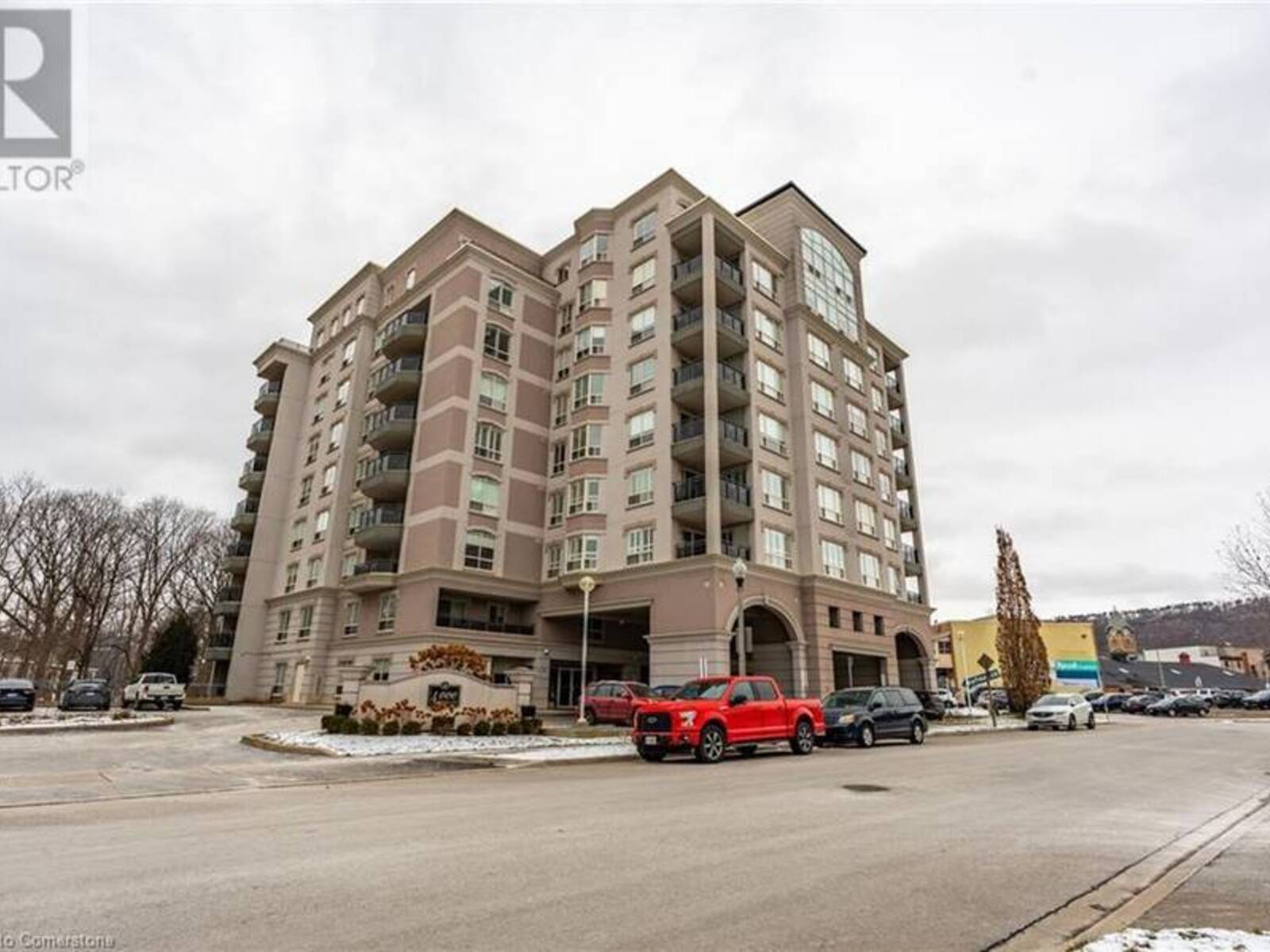 4000 CREEKSIDE Drive Unit# 207, Dundas, Ontario L9H 7S9