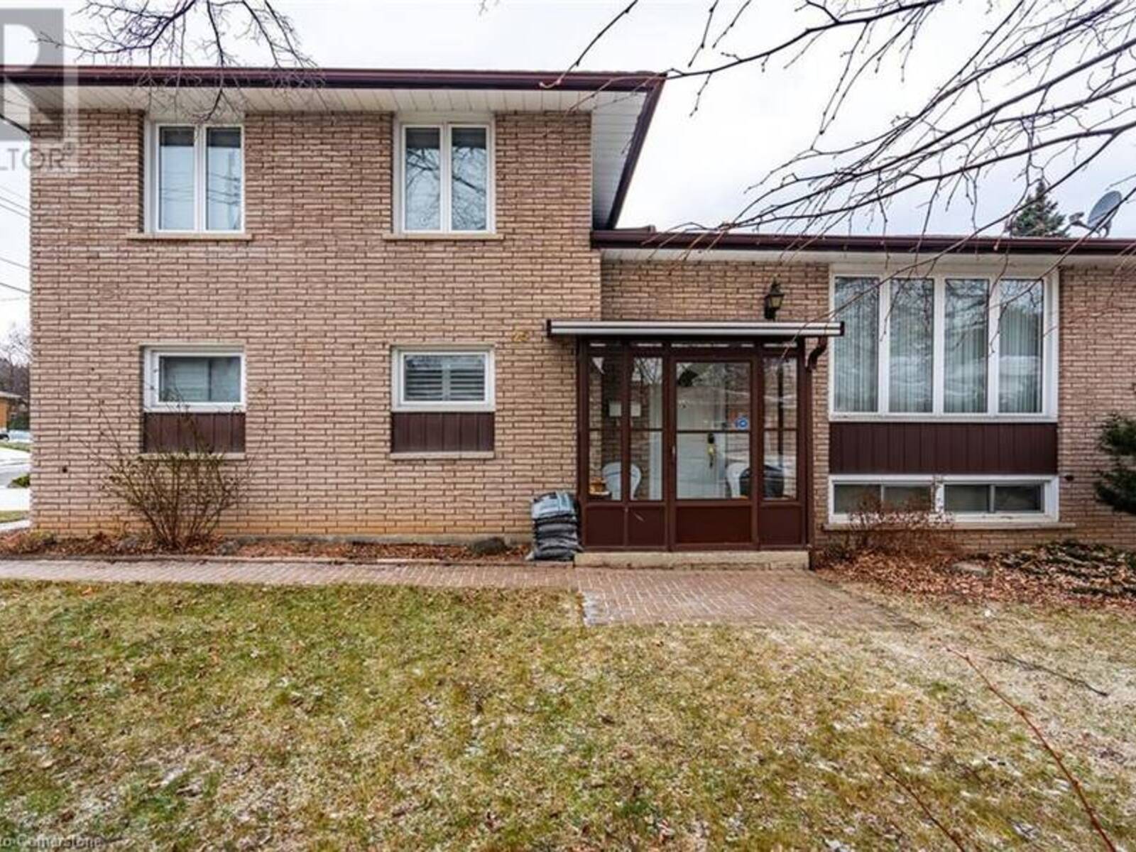 25 BLANCHE Court, Hamilton, Ontario L8K 5P4