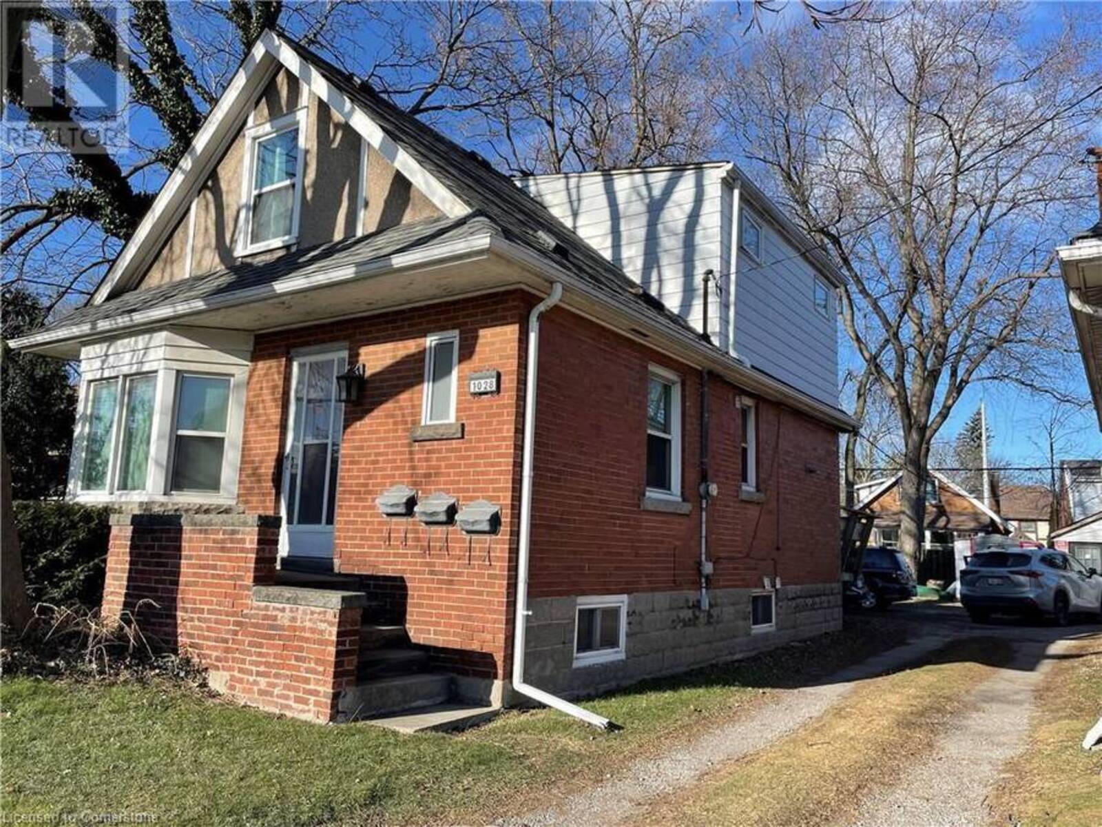 1028 MAIN Street W, Hamilton, Ontario L8S 1B2