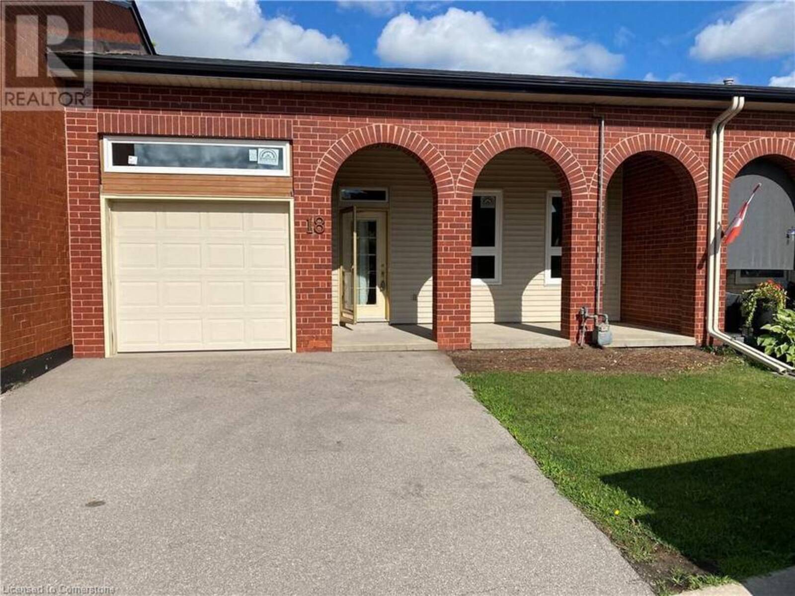 18 ARCHDEACON CLARK Trail, Hamilton, Ontario L9B 2M2