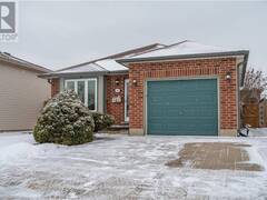 3 GLENGARY Crescent Caledonia Ontario, N3W 2K9