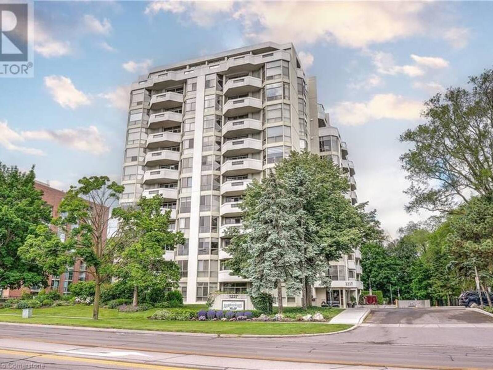 1237 NORTH SHORE Boulevard Unit# 404, Burlington, Ontario L7S 2H8