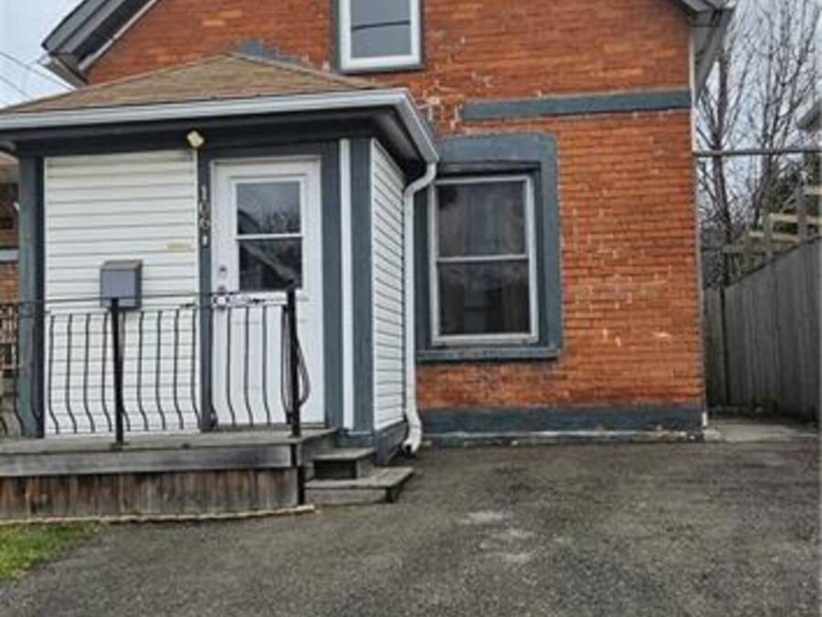 106 FREDERICK Avenue, Hamilton, Ontario L8H 4K8