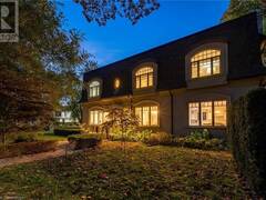 425 REYNOLDS Street Oakville Ontario, L6J 3M5