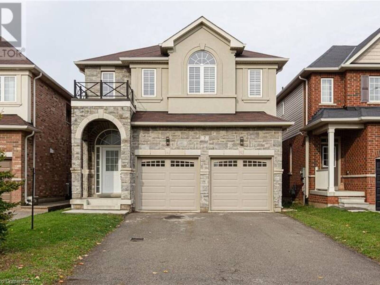 7 CONNELL Crescent, Hamilton, Ontario L9C 0C8