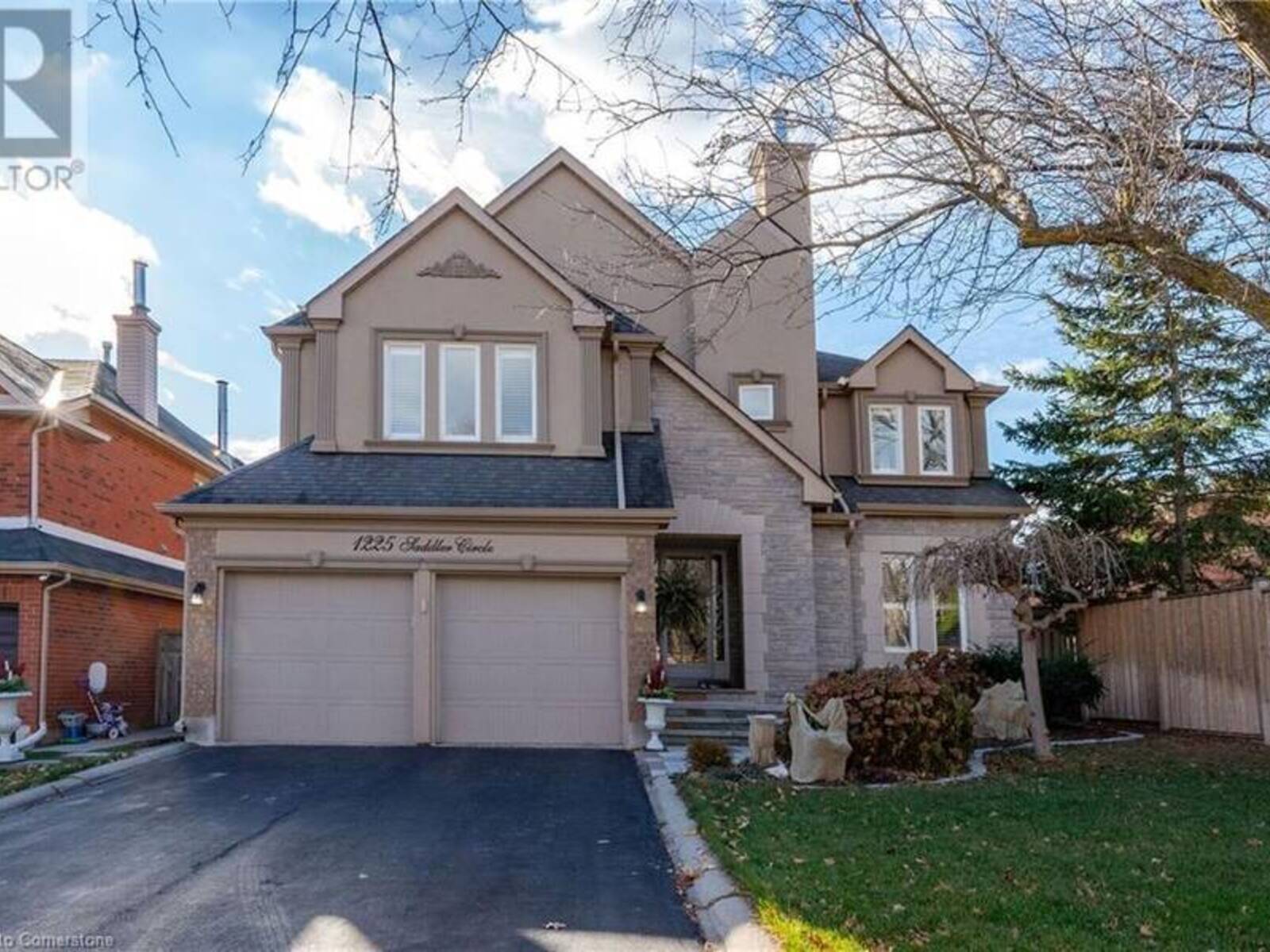 1225 SADDLER Circle, Oakville, Ontario L6M 2X5