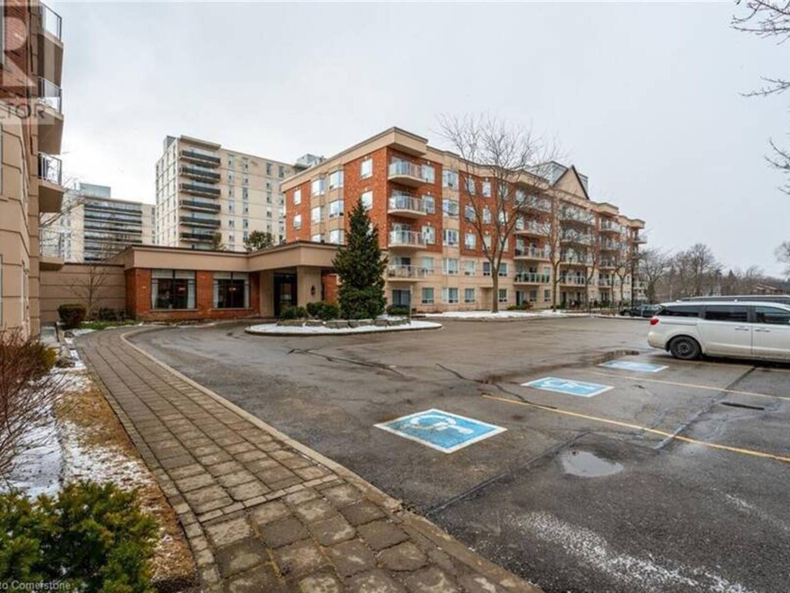 5188 LAKESHORE Road Unit# 102, Burlington, Ontario L7L 6P4