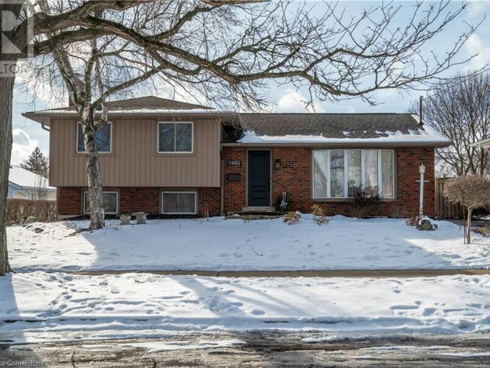 1480 BARKER Avenue, Burlington, Ontario L7P 2R4