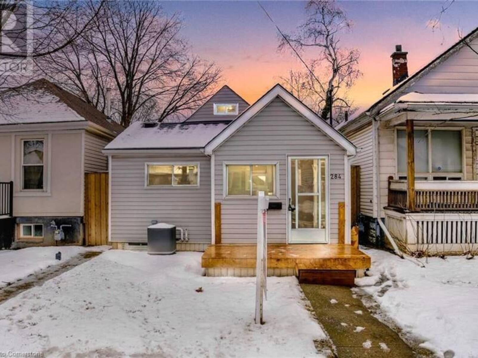 284 PALING Avenue, Hamilton, Ontario L8H 5J9