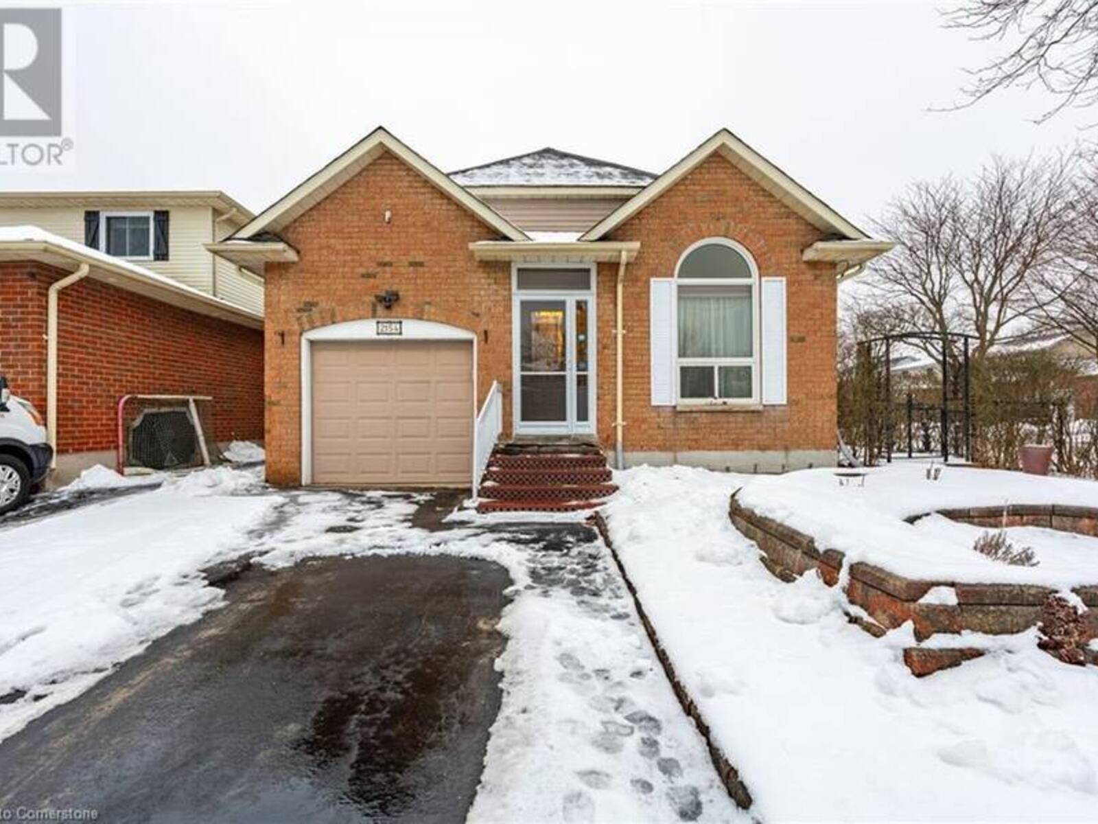 2154 CLIPPER Crescent, Burlington, Ontario L7M 2P8