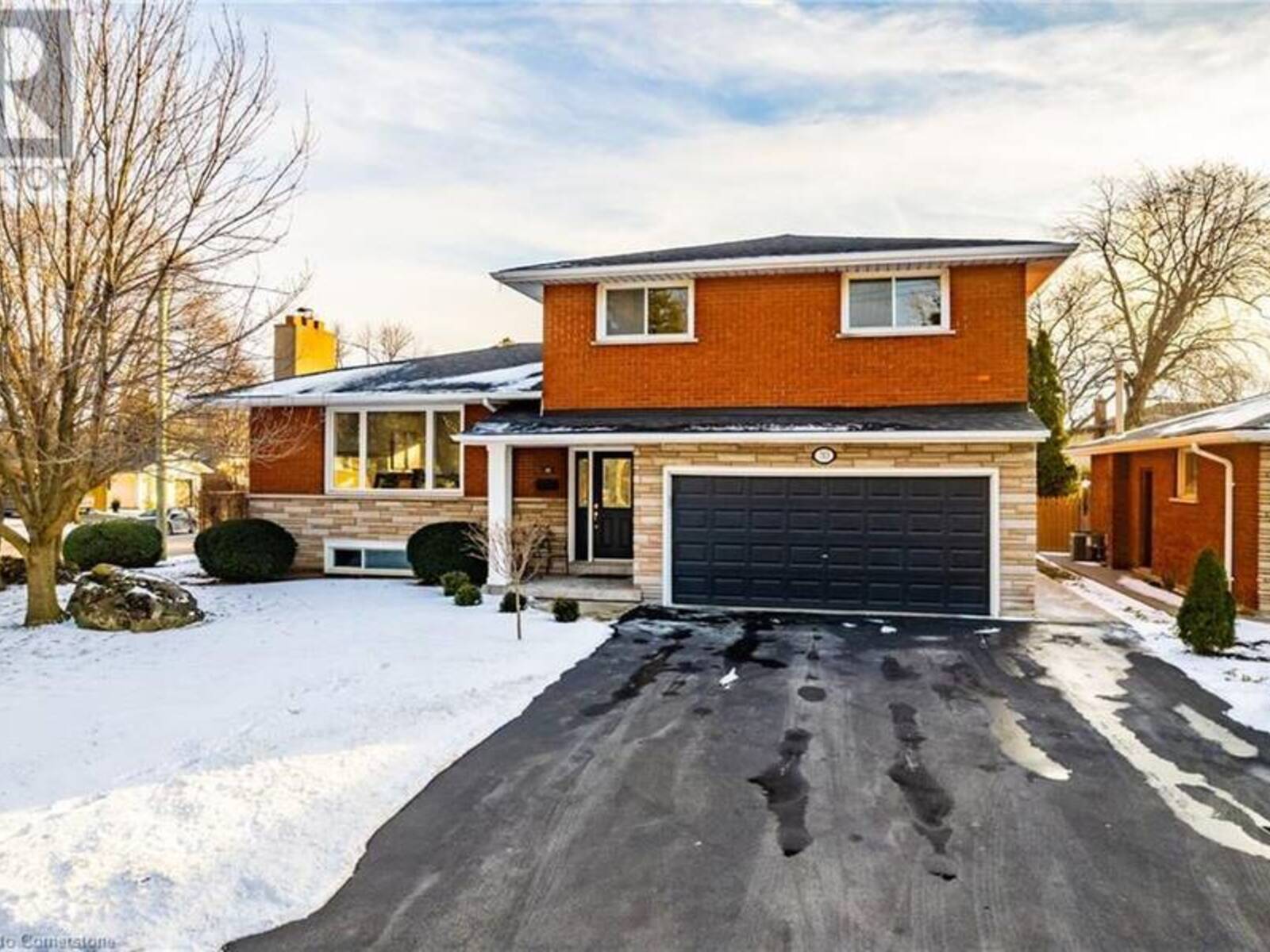 30 DONLEA Drive, Hamilton, Ontario L8T 1K3