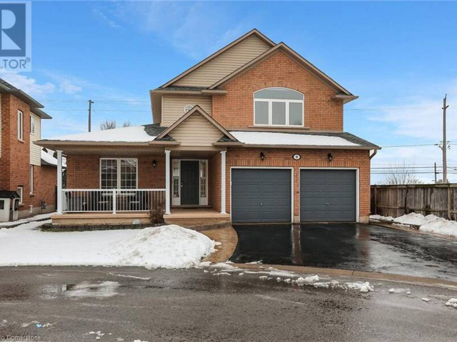 9 VIDAL Court, Grimsby, Ontario L3M 5R8