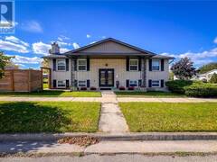 8 BASSWOOD Court Hamilton Ontario, L8E 2V1