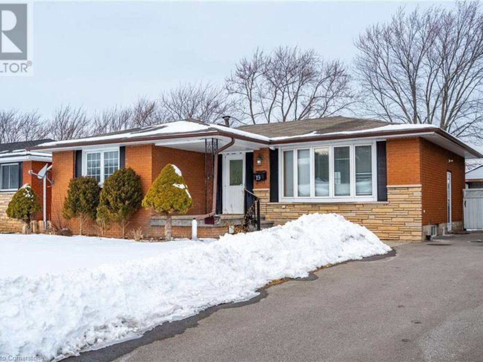 19 WINTHROP Place, Hamilton, Ontario L8G 3M3