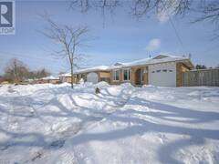 105 LAVINA Crescent Hamilton Ontario, L9C 5S8