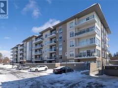 16 MARKLE Crescent Unit# 211 Ancaster Ontario, L9G 0H4