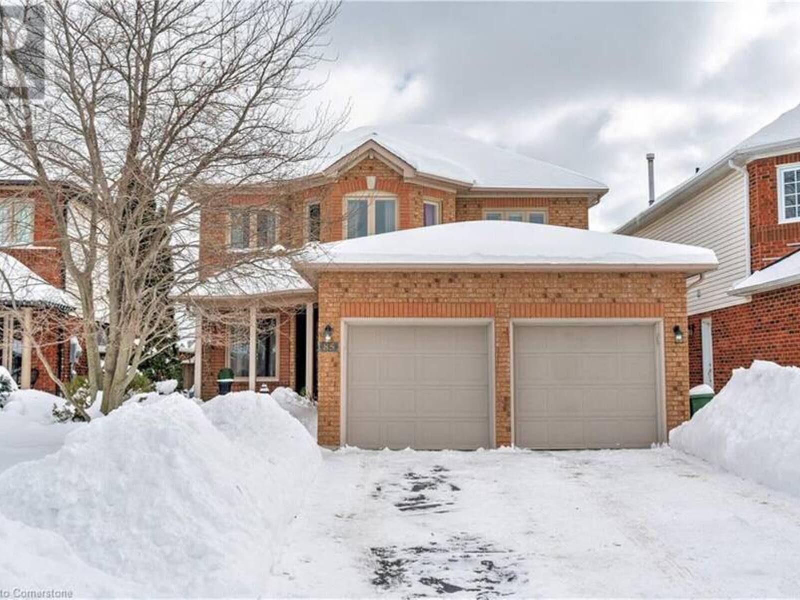 85 CHATSWORTH Crescent, Waterdown, Ontario L8B 0N7