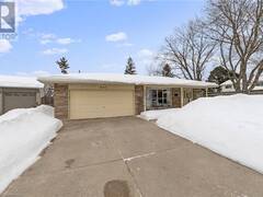 487 KILARNEY Court Burlington Ontario, L7L 2N6