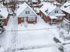 220 HOLMESDALE Avenue Hamilton Ontario, L8K 3M7