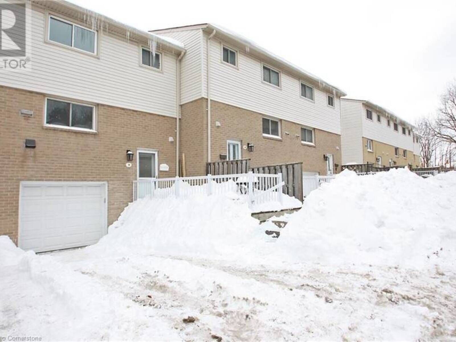 51 CAROGA Court Unit# 9, Hamilton, Ontario L9C 7C2