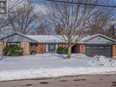 16 TREVOR Drive Hamilton Ontario, L8G 1N2